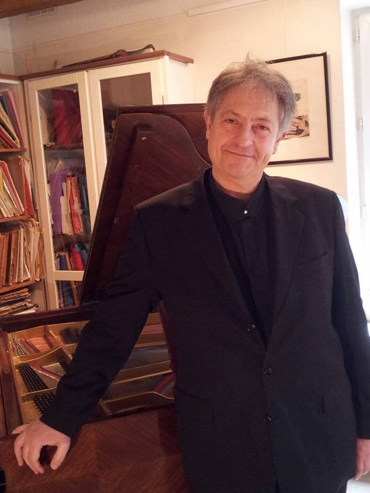 Carlos Acotto interpreta mis "3 Piezas Breves" (2000)