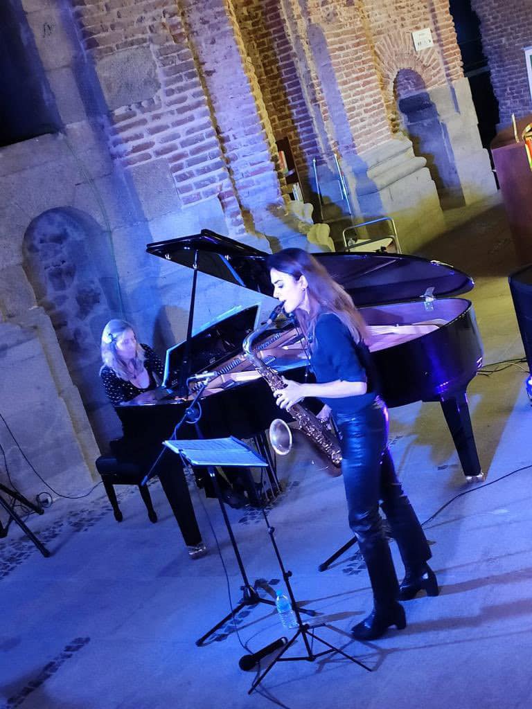 Cornelia Lenzin, Elisa Urrestarazu